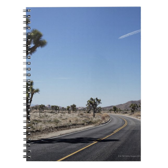 en bra formade gatan i mittet av anteckningsbok (Framsidan)