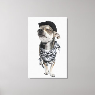 En bred vinkel av Chihuahua med öga stängt Canvastryck