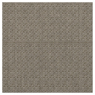 En brun matta med ett geometriskt motiv är delvis tyg