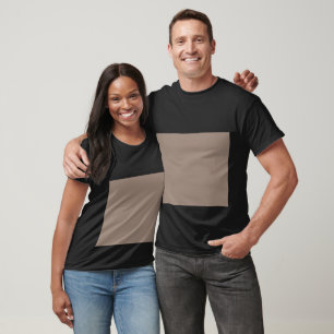 en brun vägg med klocka på den t shirt