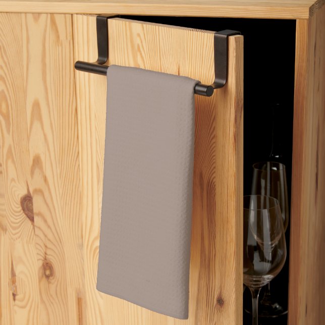 en brun vägg med kökshandduk (Thirds Fold)