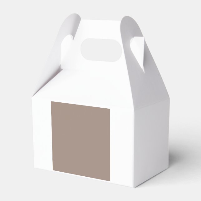 en brun vägg med presentaskar (Framsidan Sidan)