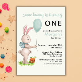 En Bunny är en Cute Rabbit Balloon 1:a födelsedage Inbjudningar