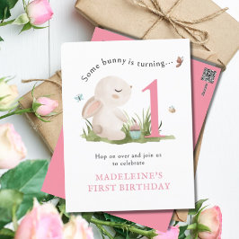 En Bunny är en Rosa 1:a födelsedagsinbjudan Vykort