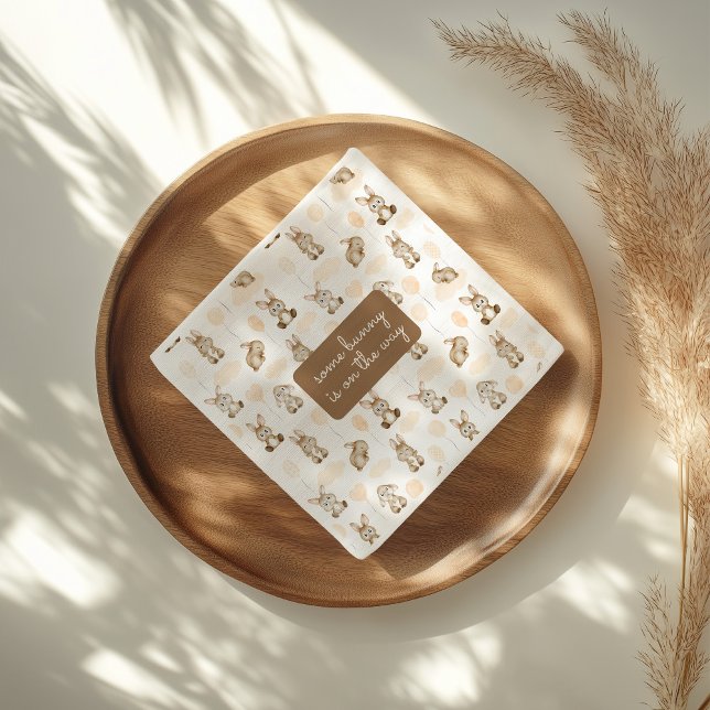 En Bunny är på vägen mot en neutral babyskare. Pappersservett (Skapare uppladdad)