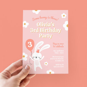 En Bunny är tre Cute Retro 3:e födelsedagen Party Inbjudningar