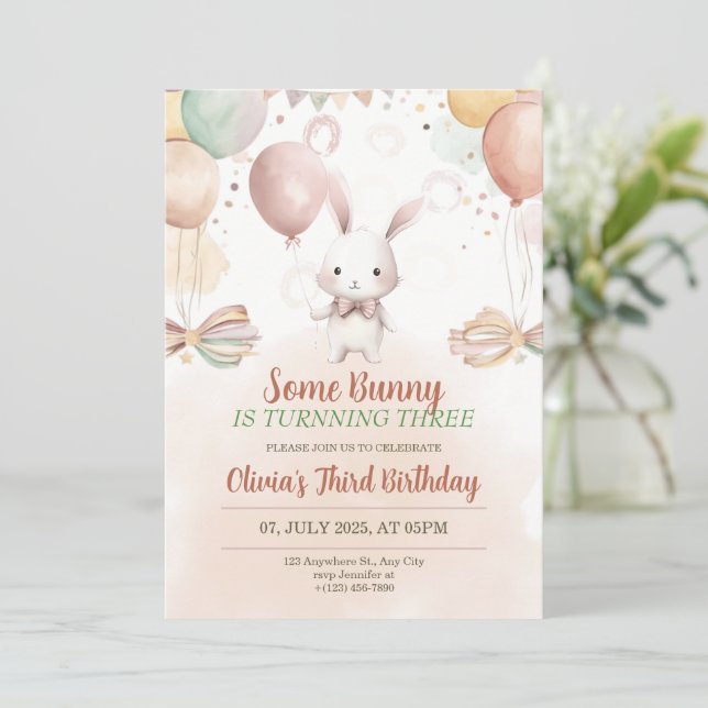 En Bunny Birthday Daisy Pastel Rabbit Inbjudningar (Stående Fram)