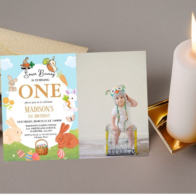 En Bunny håller på att vrida 1:a födelsedagen Part Inbjudningar (Skapare uppladdad)