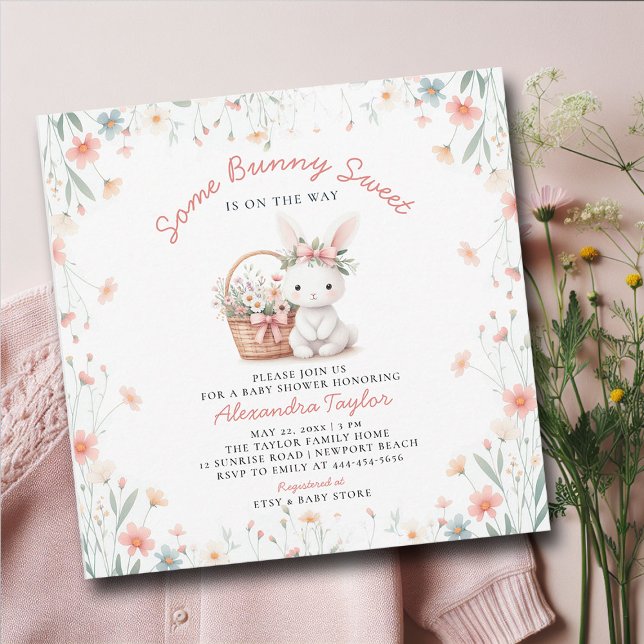 En Bunny Sweet Wildblomme Rosa Bow Baby Shower Inbjudningar (some bunny sweet baby girl shower invitation springtime picnic Easter basket wildflowers pink bow )