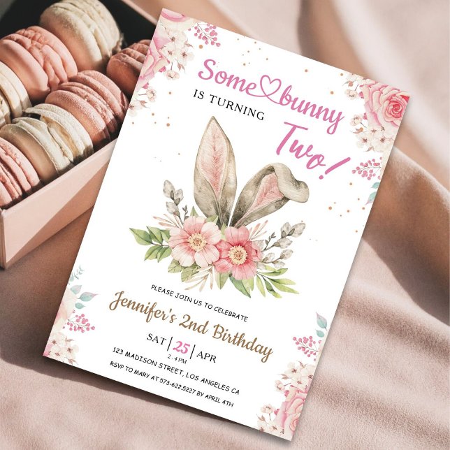 En Bunny Turning TWO! 2:a födelsedagstjuvens Rosa Inbjudningar (Skapare uppladdad)