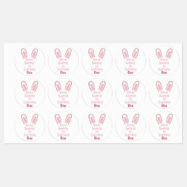 En bunny vrider en självhäftande klistermärken