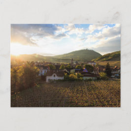En by i Fransk vin i eftermiddagsljus Vykort