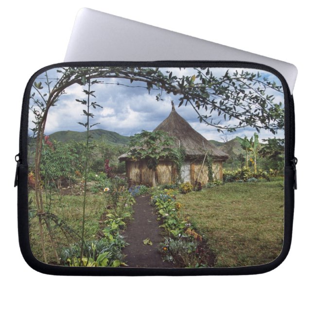 En by i högländerna, Goroka, Papua Nya Laptop Sleeve (Framsidan)