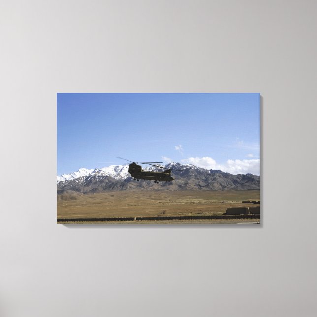 En CH-47 Chinook lyfter Canvastryck (Framsida)