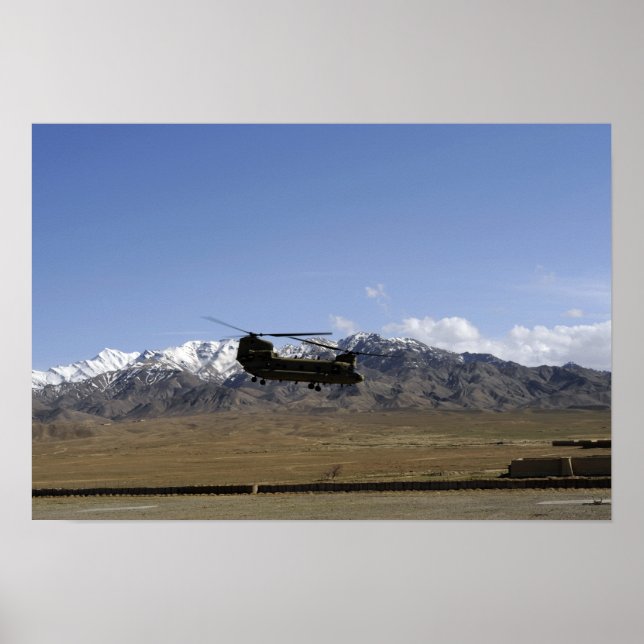 En CH-47 Chinook lyfter Poster (Framsidan)
