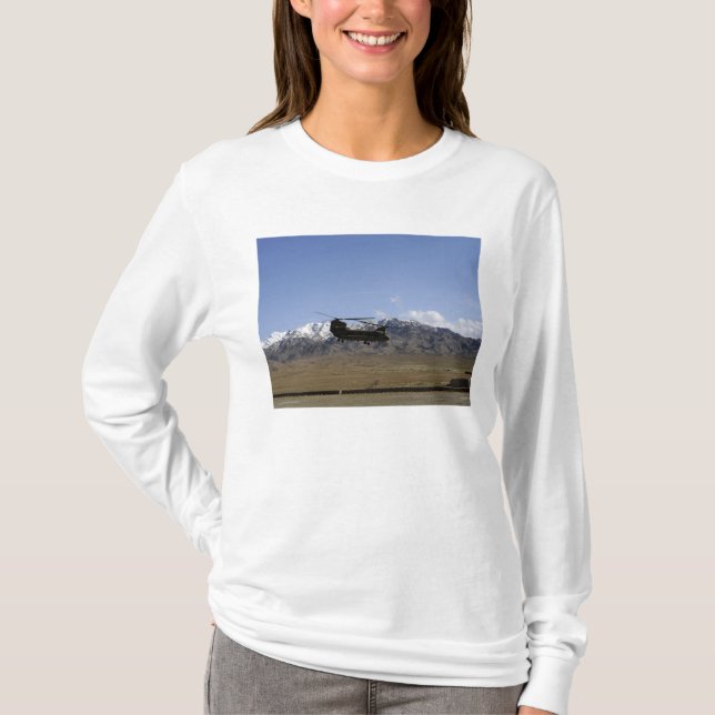 En CH-47 Chinook lyfter Tee (Framsida)