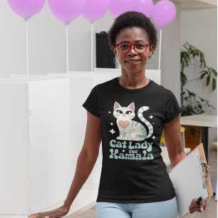 En charmerande katt dam stolt stöder Kamala in art T Shirt