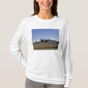 En Chinook CH-47 tar av Tee Shirt
