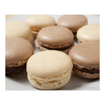 En chokladplatta och Vanilla Macarons,