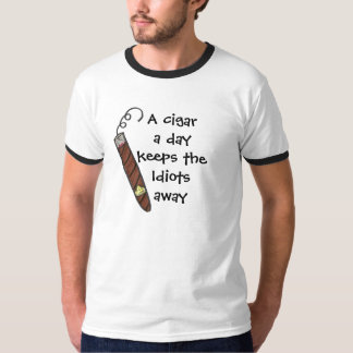 En cigarr om dagen håller den away skjortan för tee shirt