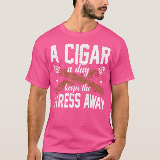 En Cigarrett Om Dagen Håller Stress På Avstånd T Shirt (Framsida)