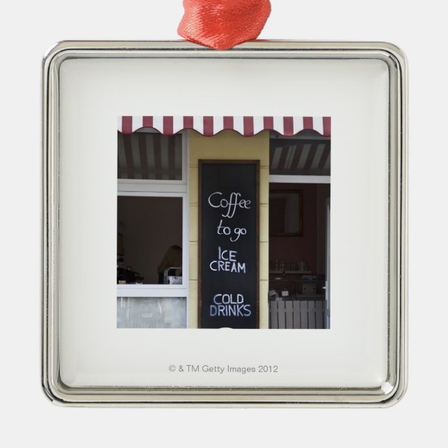 en coffee shop med ett kaffe som går, undertecknar julgransprydnad metall (Framsidan)