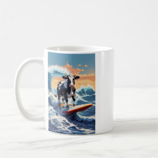 En cool ko som surfar på en solig dag kaffemugg