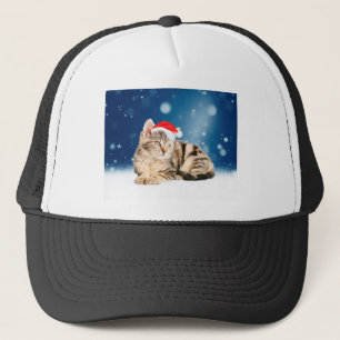 En Cute Cat med röd julhatt Snö Truckerkeps