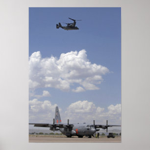 En CV-22 Osprey flyger över en C-130 Hercules Poster