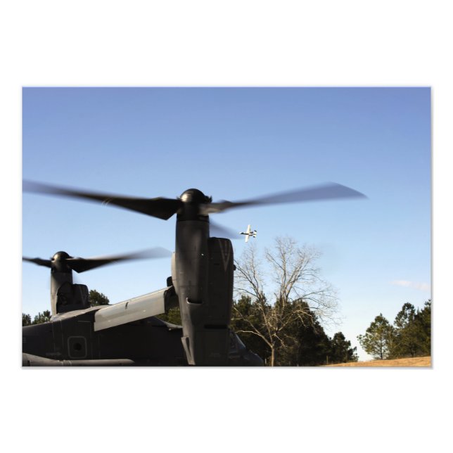 En CV-22 Osprey förbereder start Fototryck (Framsidan)