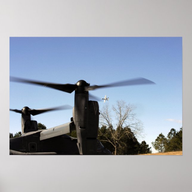 En CV-22 Osprey förbereder start Poster (Framsidan)