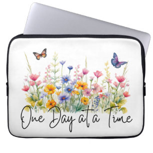 En dag i taget Inspirerande Citat Vilda blommor Laptop Fodral