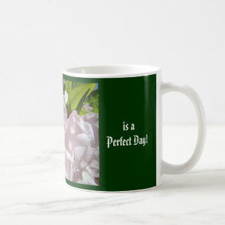 En dag i trädgården är en perfekt dag! Rhodies kop Kaffemugg