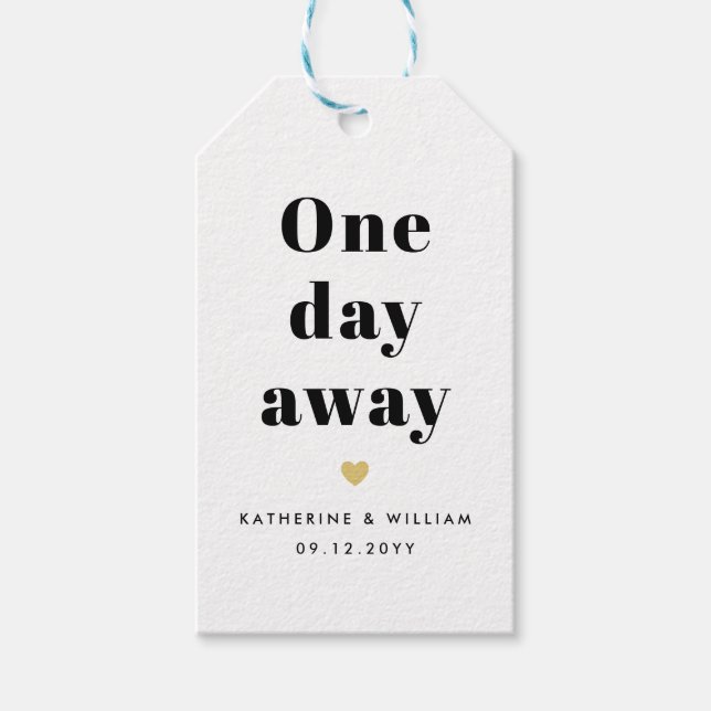 En dag innan Guld Heart Bröllop Rehearsal Middag Presentetikett (Framsidan)