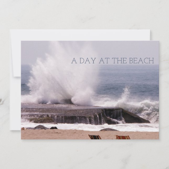 En dag vid stranden i stranden kring havet Stänk Spara Datumet (Framsida)