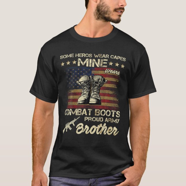 En del av Heros Bära Capes Mine Wears Combat Boots T Shirt (Framsida)