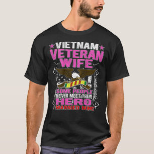  En del människor träffar aldrig sin vietnamesiske T Shirt