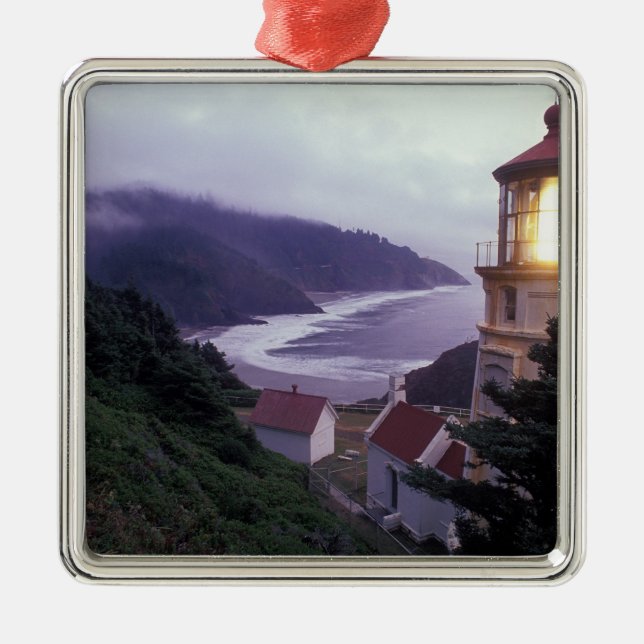 En dimmig dag på Oregon-kusten vid Heceta Julgransprydnad Metall (Framsidan)