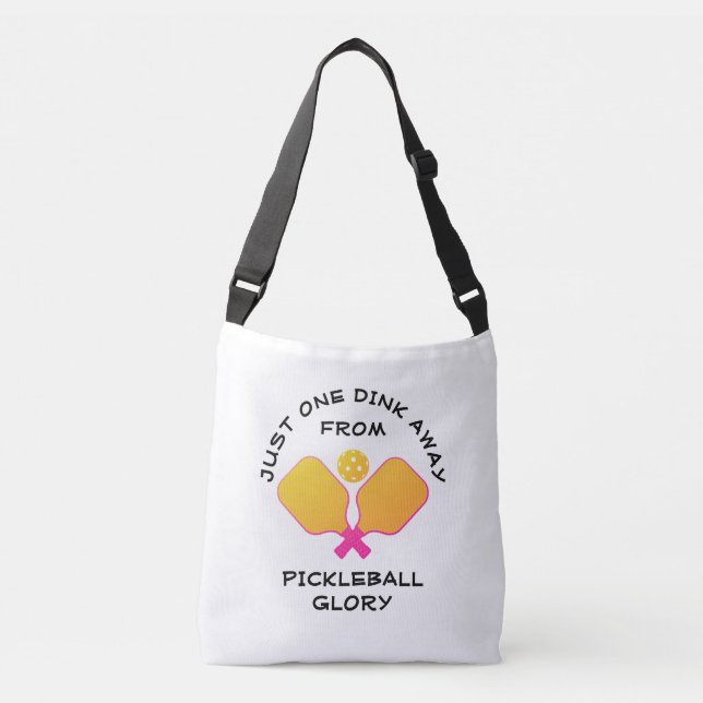 EN DINK BORT FRÅN PICKLEBALL ÄRA Pickleballspelare Axelväska (Framsida)