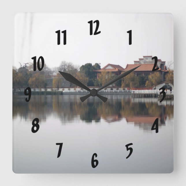 En djurpark i Wuhan, China. Kinesiska stil Fyrkantig Klocka (Framsida)