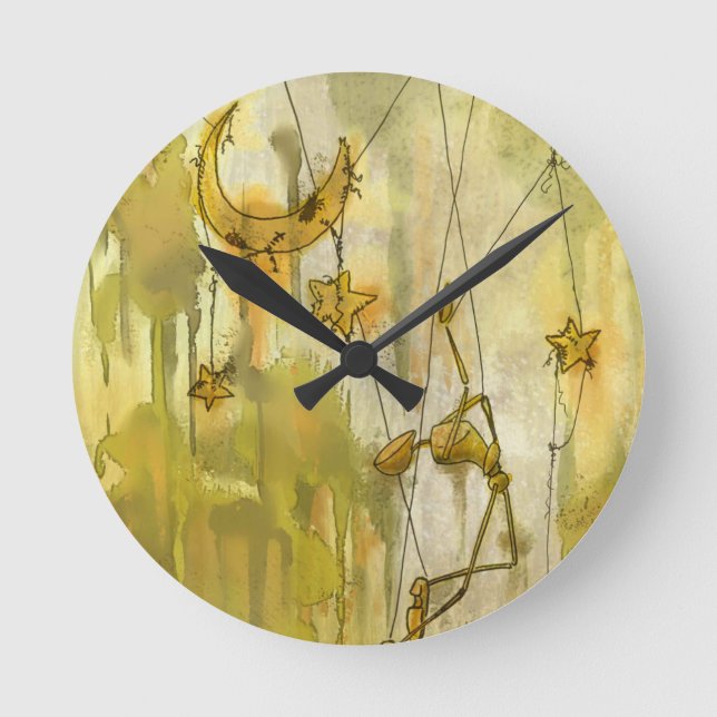 En docka dröm av månen och stjärnor stränger på rund klocka (Framsida)