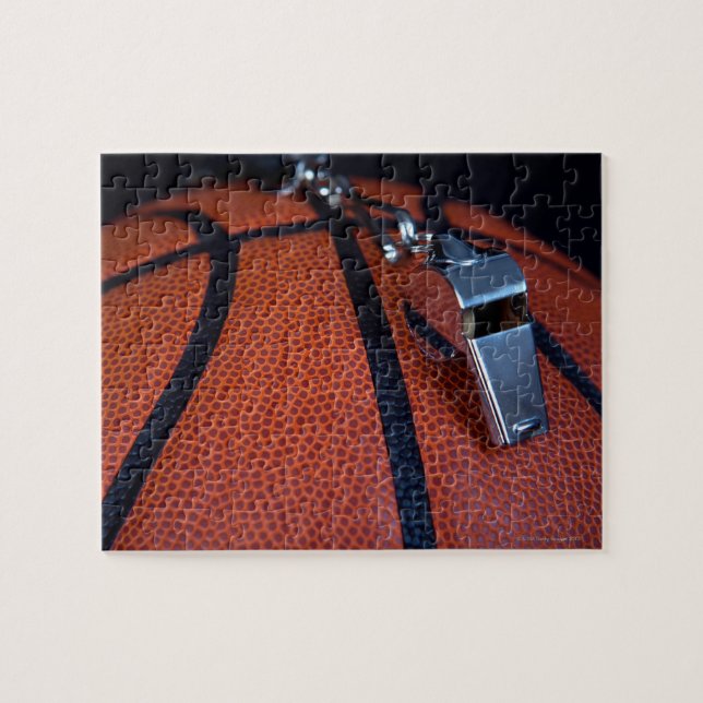 En domares vissling vilar på en pussel (Horisontell)