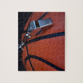 En domares vissling vilar på en pussel