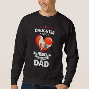 En dotter har Hero som kallar sin Pappa-familj Lång Ärmad Tröja