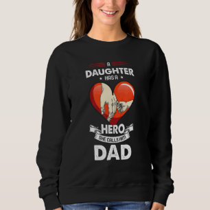 En dotter har Hero som kallar sin Pappa-familj T Shirt