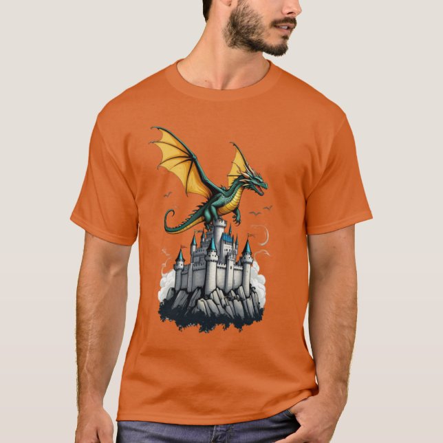 en drake som flyger över ett slott T-Shirt (Framsida)
