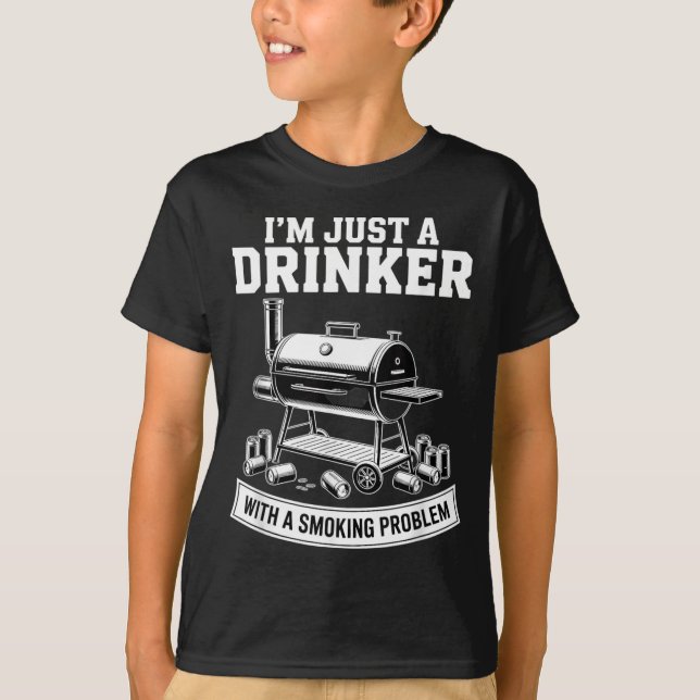 En Drickare Med Ett Rökningsproblem Grillning Bbq  T Shirt (Framsida)