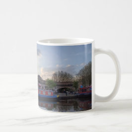 En drink vid floden kaffemugg