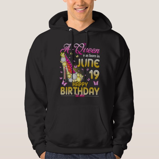 En drottning föddes den 19 juni Grattis på födelse Hoodie (Framsida)