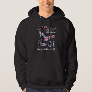 En drottning föddes den 1 juni Grattis på födelsed Hoodie